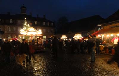 夜のクリスマスマーケット