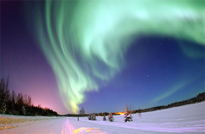 アラスカ上空のオーロラ