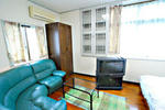 okinawa_guesthouse_bed1.jpg