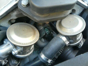 BMW E38 750iL V12気筒エンジン　冷却水(LLC)漏れ