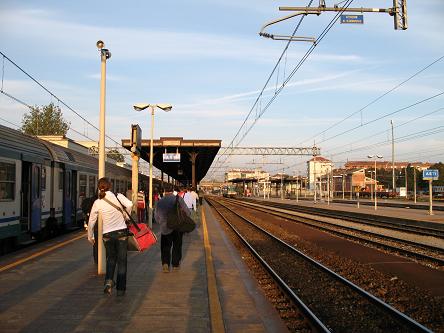 アスティ駅ホーム