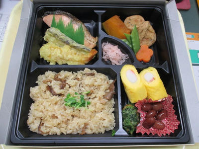 お昼の開苑記念弁当の中身