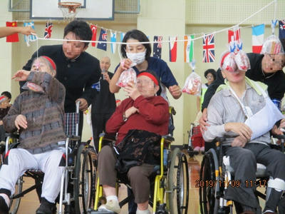 運動会パン食い競争