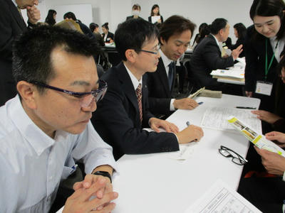 説明者入れ替わり