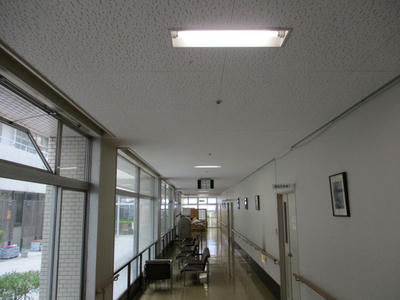 新館廊下電灯