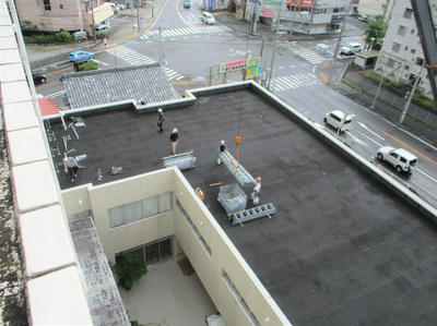 旧館屋上から新館屋上を見下ろした写真２