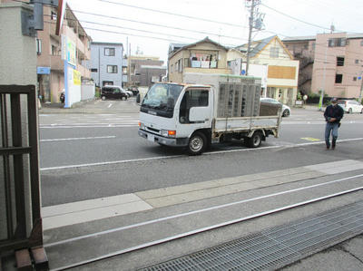 古い配膳車が売られてゆくよ～