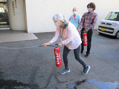水消火器による消火訓練3