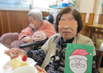 ケーキとクリスマスカード