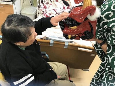 獅子舞をワンちゃんをあやすかの様に撫でてくれました