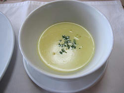 2415508c.JPG