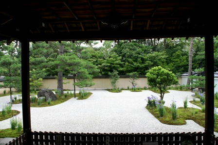 盧山寺の庭園