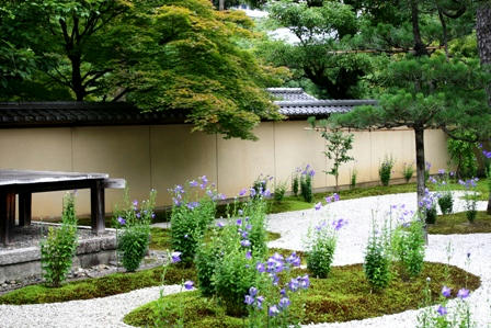 盧山寺の庭園