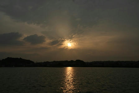 水上池の夕日