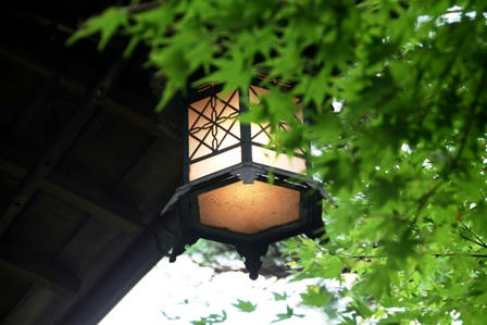 四阿(あずまや)の燈籠