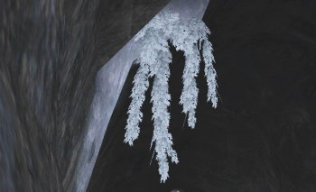 よく見ると氷柱が綺麗です