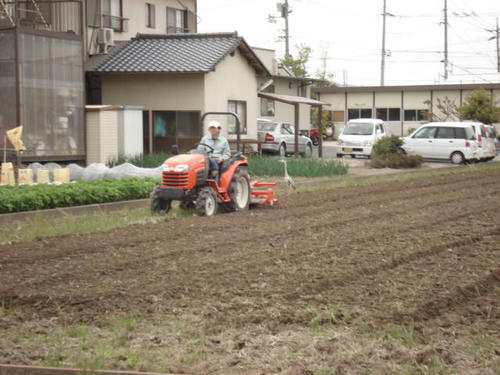 田起こし開始