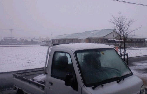 お客様の車にも積雪