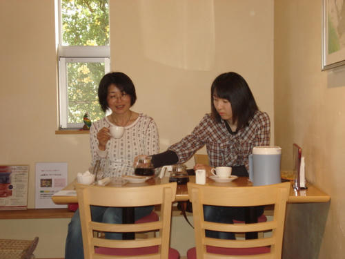 お互いの淹れた珈琲を味わい比べる