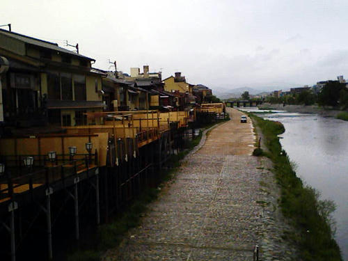 鴨川の床