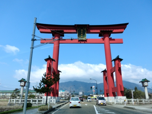 弥彦神社大鳥居