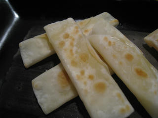 餃子の皮でおつまみ