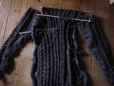 セーター編みかけ