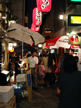 法善寺横丁の夏祭り風景