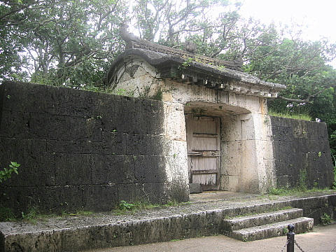 園比屋武御嶽石門