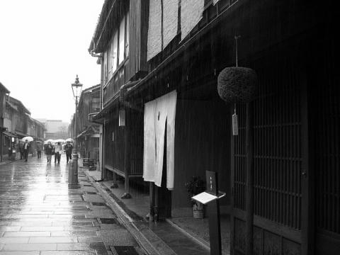 雨の町