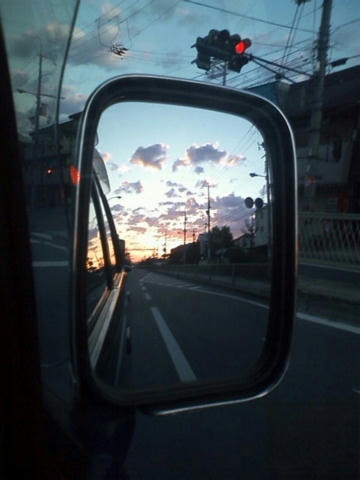 ドアミラー越しに・・・
