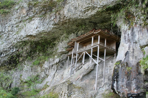 国宝　投入堂（三佛寺奥院）