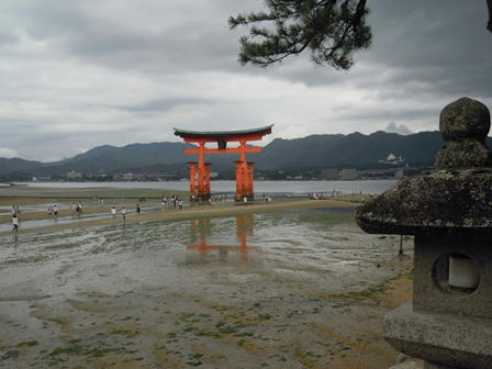 干潮を迎えた大鳥居