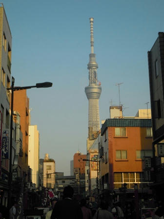 浅草寺から東京スカイツリー