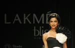 deepika-padukone-in-lakme-fashion-week1.jpg