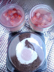 プリンとロールケーキが・・・