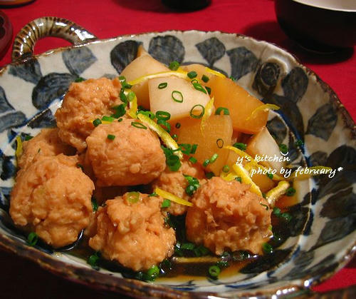 鶏だんごとカブの煮物