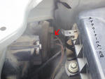 エンジンルームから見たムーヴ(GF-L900S)のヘッドライト(運転席側)