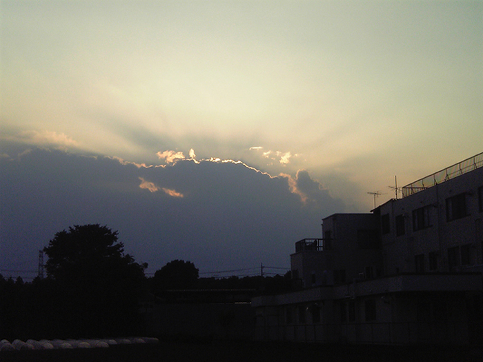 雲の向こう側