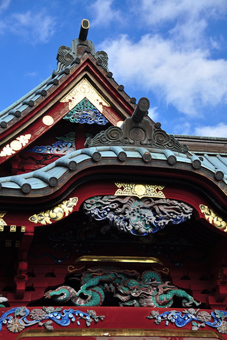 飯綱権現堂の屋根と冬の空