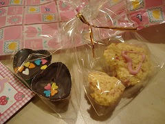 タイがもらったクッキー＆チョコ