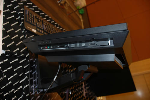 ThinkCentre　M90ｚ　All-In-Oneの横