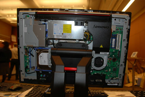ThinkCentre　M90ｚ　All-In-One　後ろのカバーを開けた状態