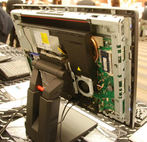 ThinkCentre　M90ｚ　All-In-One　後ろのカバーを開けた状態