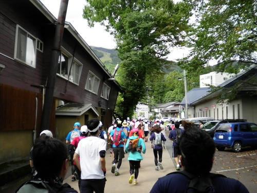 白馬国際トレイルランショートコーススタート