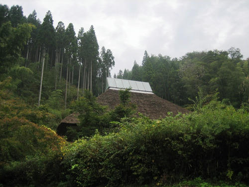 篠脇山荘外から見る