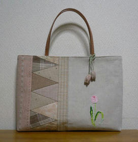 チューリップ刺繍のバッグ２