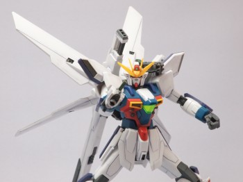 ライフルとバルカンのカメラ部は塗装が面倒だったので、シール台紙に残る緑色のフチを切り出して利用。