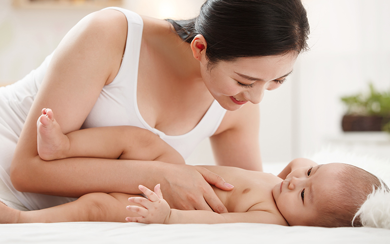 では、赤ちゃんの赤い底に湿疹がある場合はどうすればよいですか？