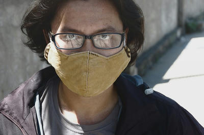 不審な男